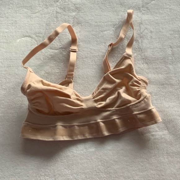 Skims Sculpting Bralette - Picture 6 of 8